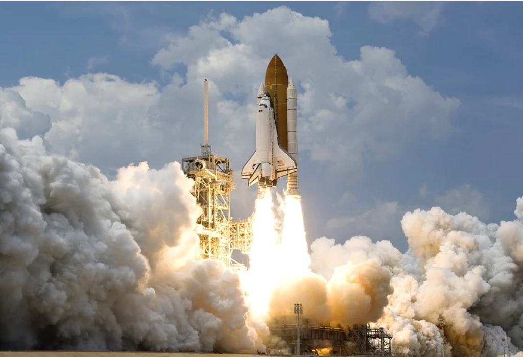  Em Dezembro de 2020, a Space X levou três quilos medicamentos carga para serem estudados na Estação Espacial Internacional da NASA (ISS). A principal