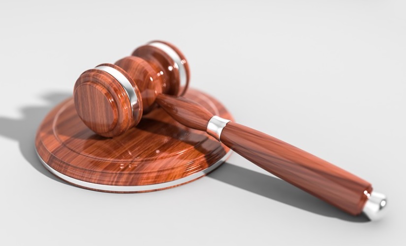 As fiscalizações de mercado praticada pelos órgãos reguladores nacionais, podem prejudicar a produção das indústrias farmacêuticas.