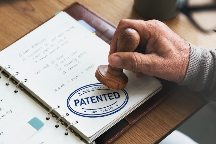 As patentes no mercado de medicamentos são de extrema importância, visto que a expiração da mesma, gera competitividade no mercado.